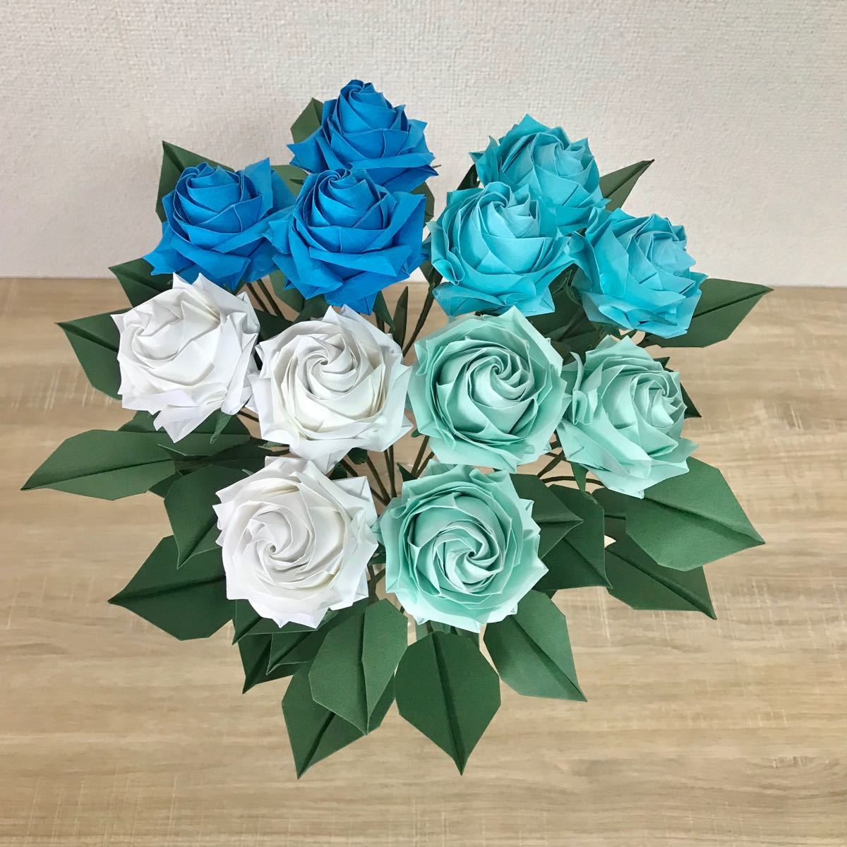 Paypayフリマ オーダーメイド承ります 折り紙のバラ花束 ブルー系12本セット ダズンローズ スワッグ ブーケ フラワーアレンジメント