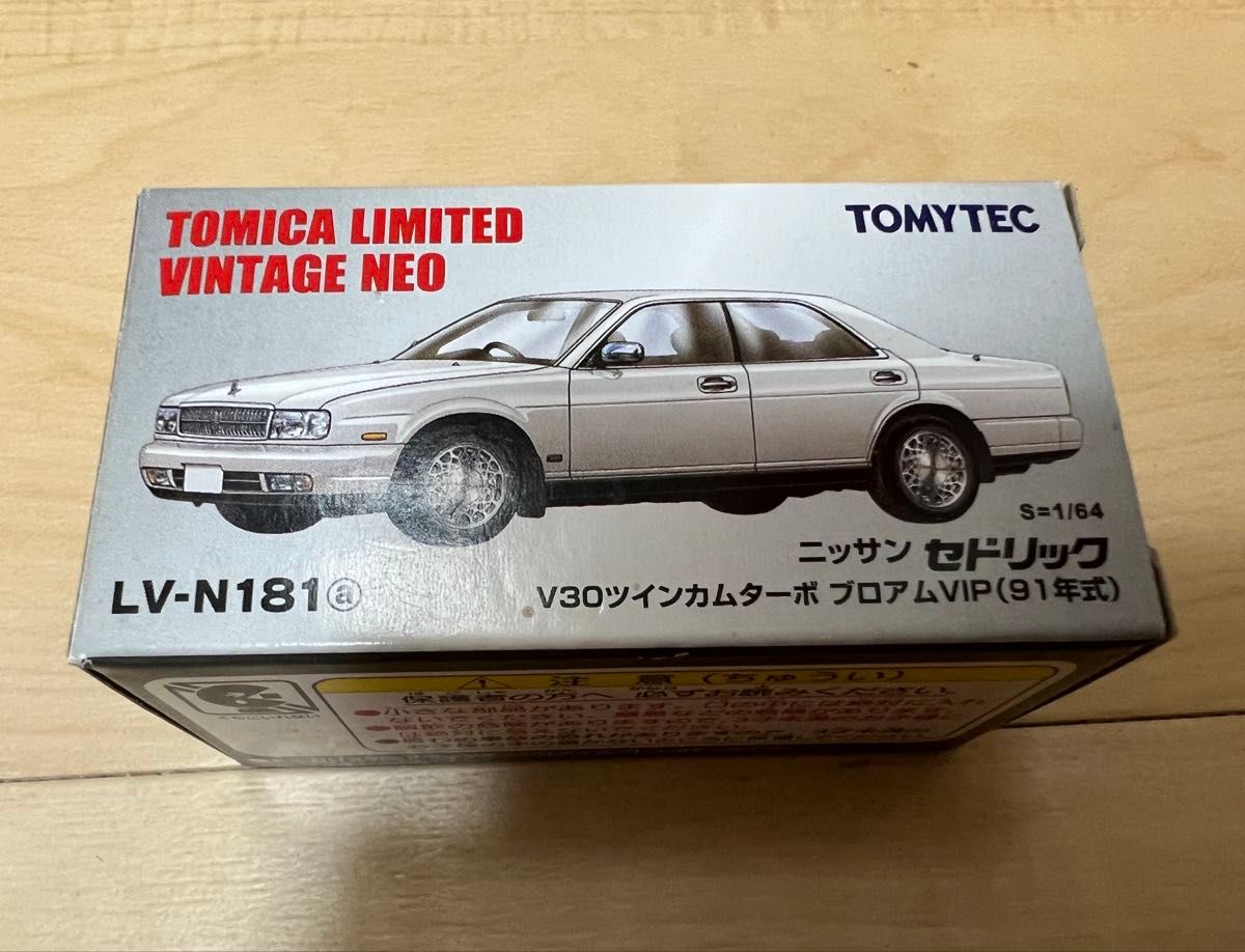 トミカリミテッドヴィンテージネオ LV-N181a ニッサン セドリック V30