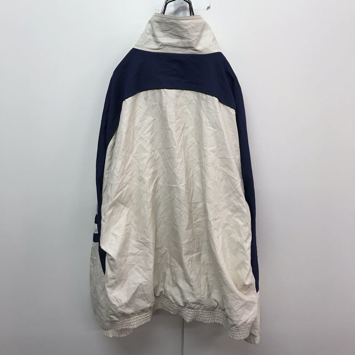 YJ300 km　Sergio Tacchini セルジオタッキーニ　ナイロンジャケット　ジップアップ　リブ　ホワイト　ブルー_画像2