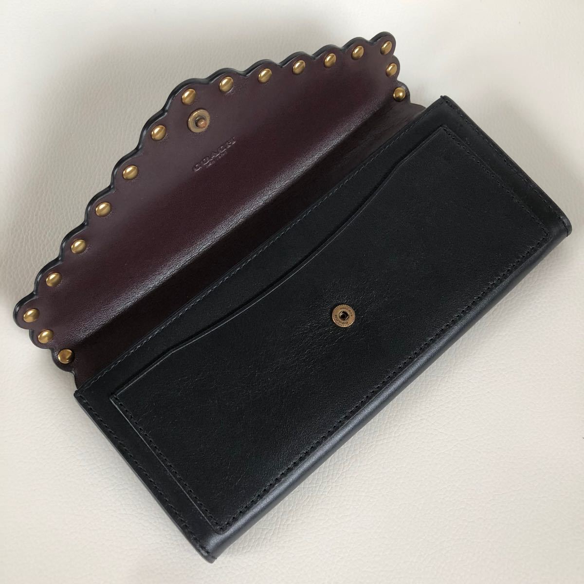 までの ちい様 COACH コーチ 長財布 スカラップ リベット 黒 金ロゴ
