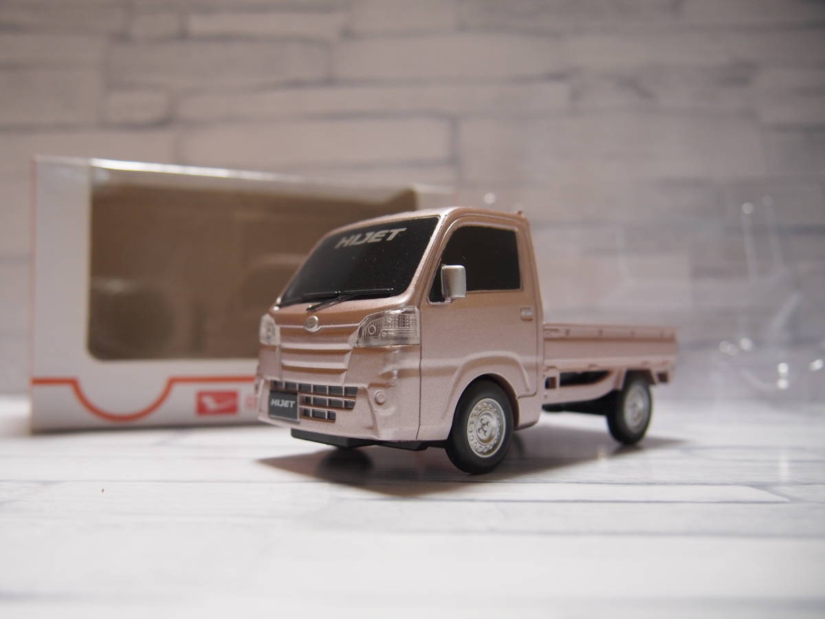 ミニカー　ダイハツ　ハイゼットトラック HIJET　ライトローズマイカメタリック　プルバックカー　非売品　カラーサンプル_画像2