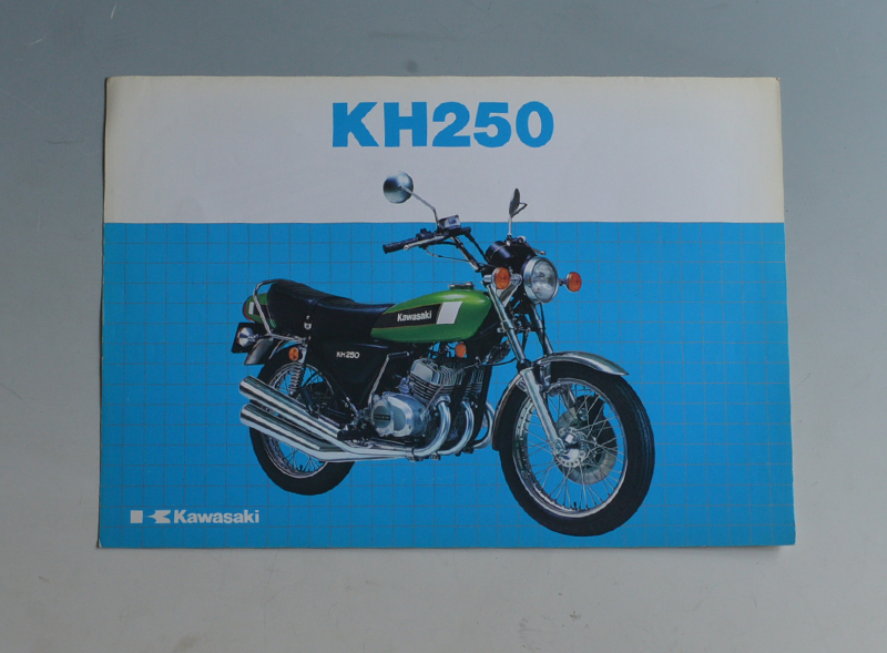  Kawasaki KH250 KAWASAKI KH250 1978 год 10 месяц мотоцикл каталог 2 -тактный 3 цилиндр бесплатная доставка [K1977-01]
