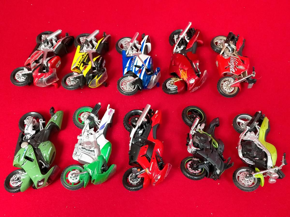 正規認証品!新規格 DUCATI 非売品 バイク フィギュア ミニチュア8台