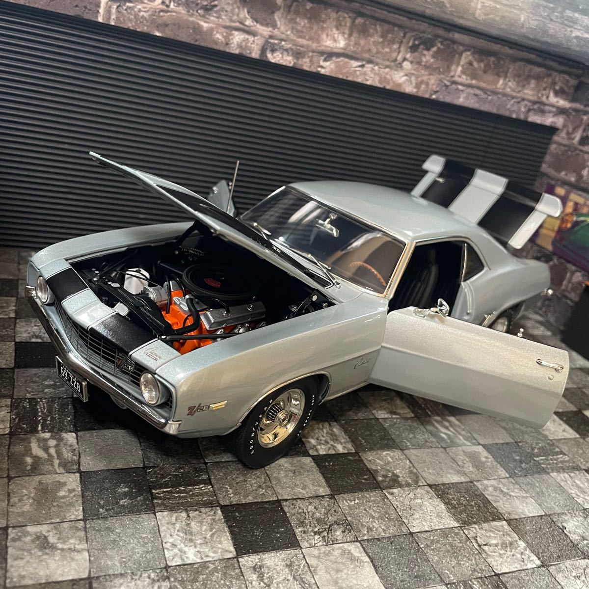 国内未入荷 918台限定 1/18 ACME シボレー カマロ Z28 1969 国内未入荷 918台限定 1/18 ACME シボレー カマロ Z28 1969