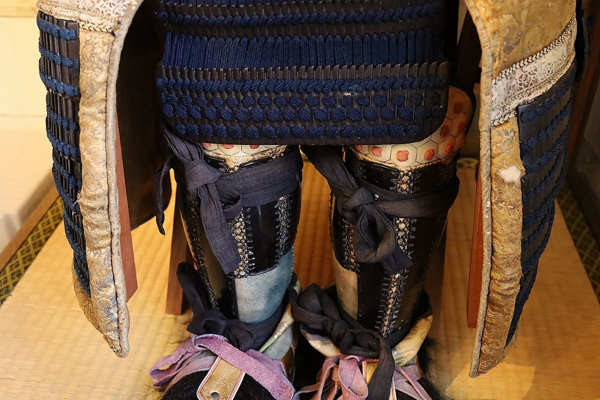 小】時代古作 甲冑 鎧 一式 鉄地 漆 兜 亀面頬 具足 武具 鎧櫃有 収集