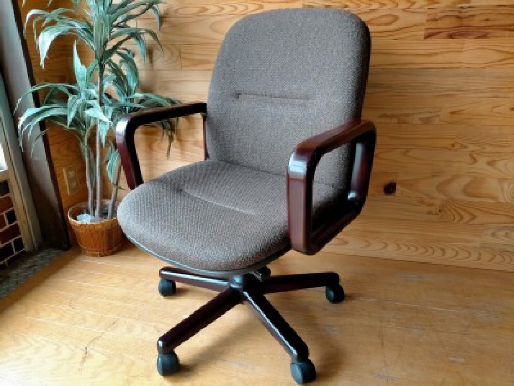 F◎KOKUYO　コクヨ　オフィスチェア　デスクチェア　アームチェア　椅子　木製アーム　回転チェア　事務　在宅ワーク　家具_画像1