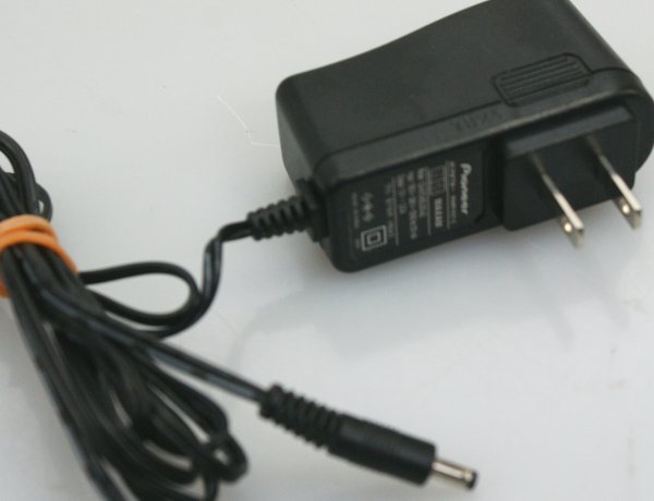 < free shipping > Pioneer AC adaptor WWR1037-C [Pioneer 5V 2.0A] operation OK