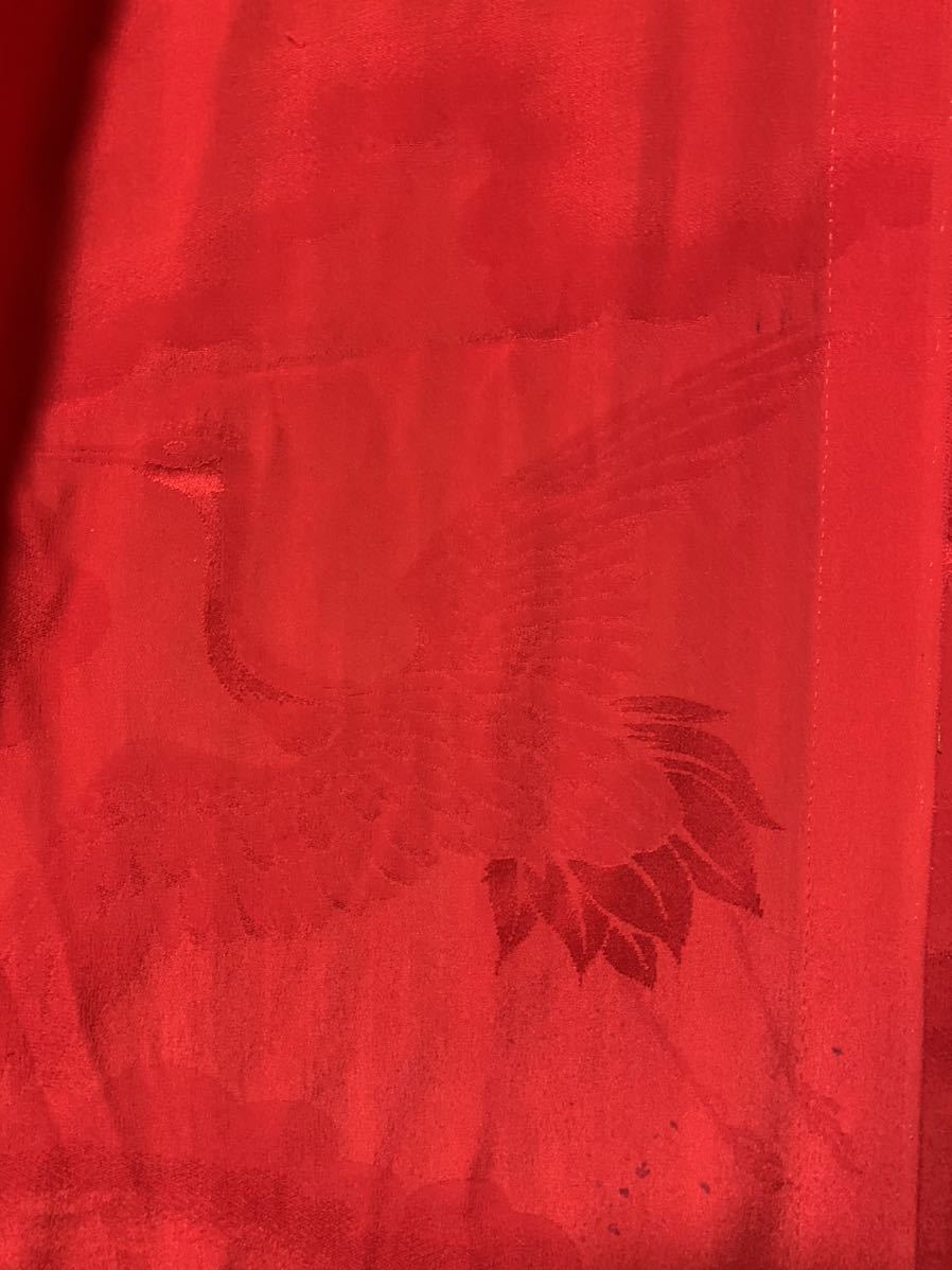 アンティーク長襦袢 正絹縮緬地 赤の縮緬地に鶴と雲取りの地織り柄に金箔 A93_画像7
