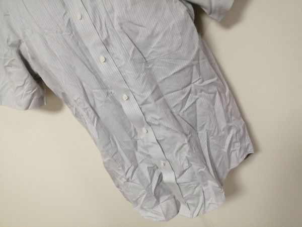 kkaa1639 ■ ユニクロ ■ Yシャツ シャツ ワイシャツ トップス 半袖 ボタンダウン ストライプ織り ライトグレー M_画像3