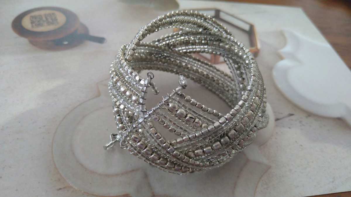 * Kirameki .. presence * silver color beads * twist design * futoshi bangle *