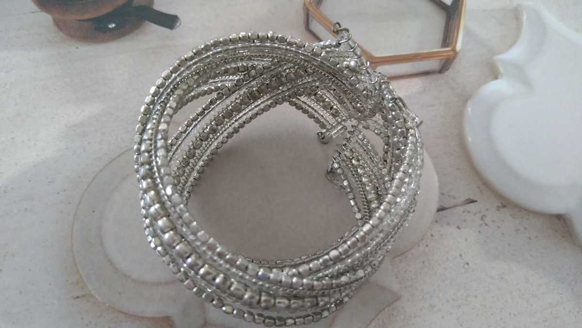 * Kirameki .. presence * silver color beads * twist design * futoshi bangle *