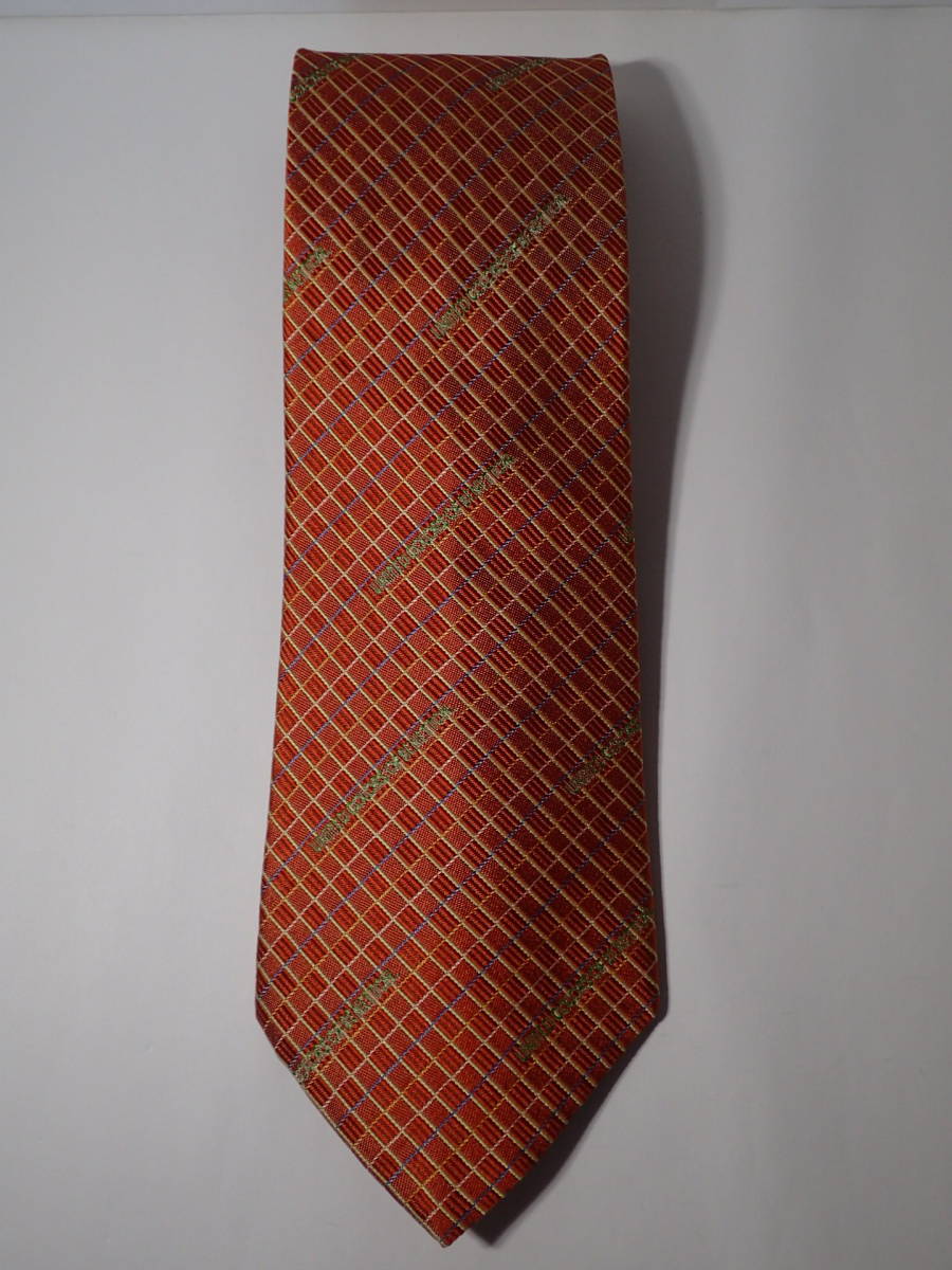 UNITED COLORS OF BENETTON united color zob Benetton necktie . leaf color?.. color? silk width : approximately 9.5. Benetton 