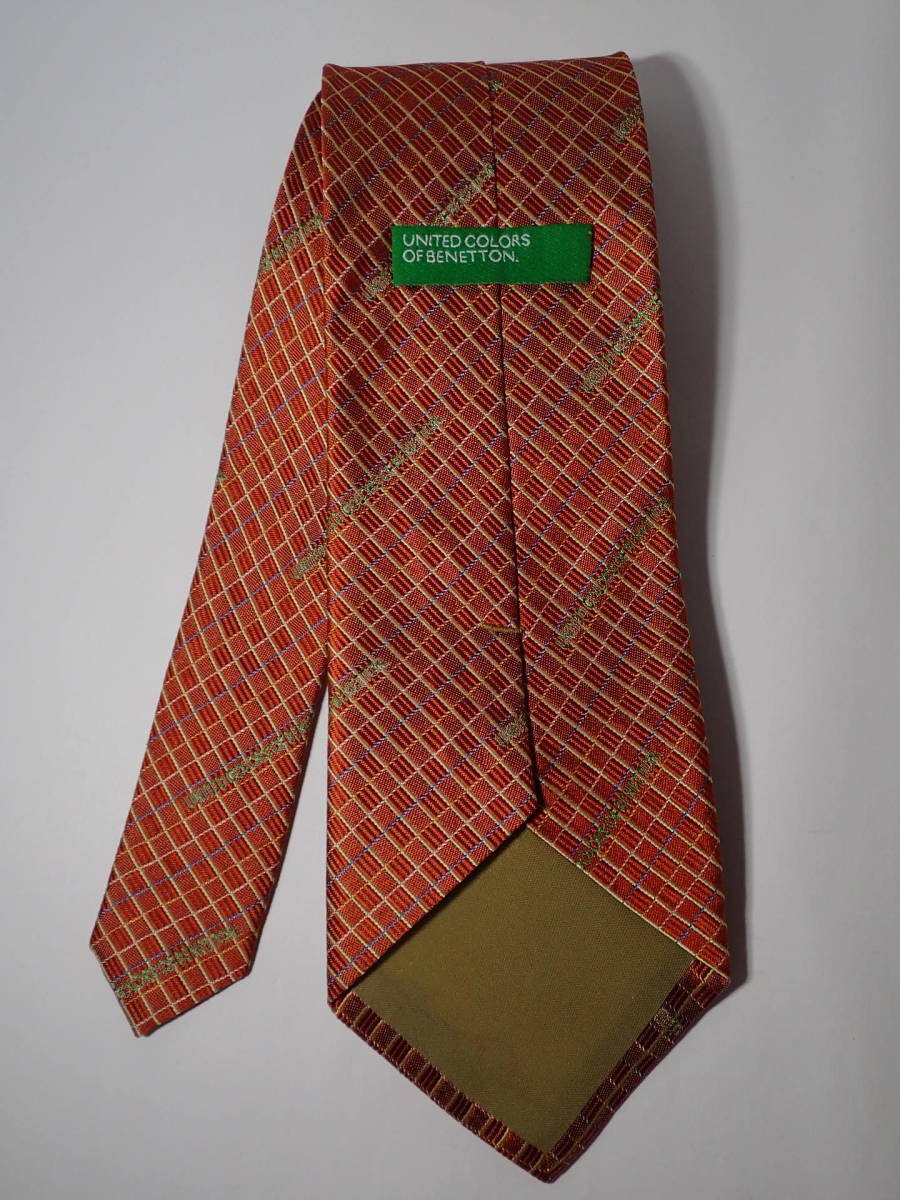 UNITED COLORS OF BENETTON united color zob Benetton necktie . leaf color?.. color? silk width : approximately 9.5. Benetton 