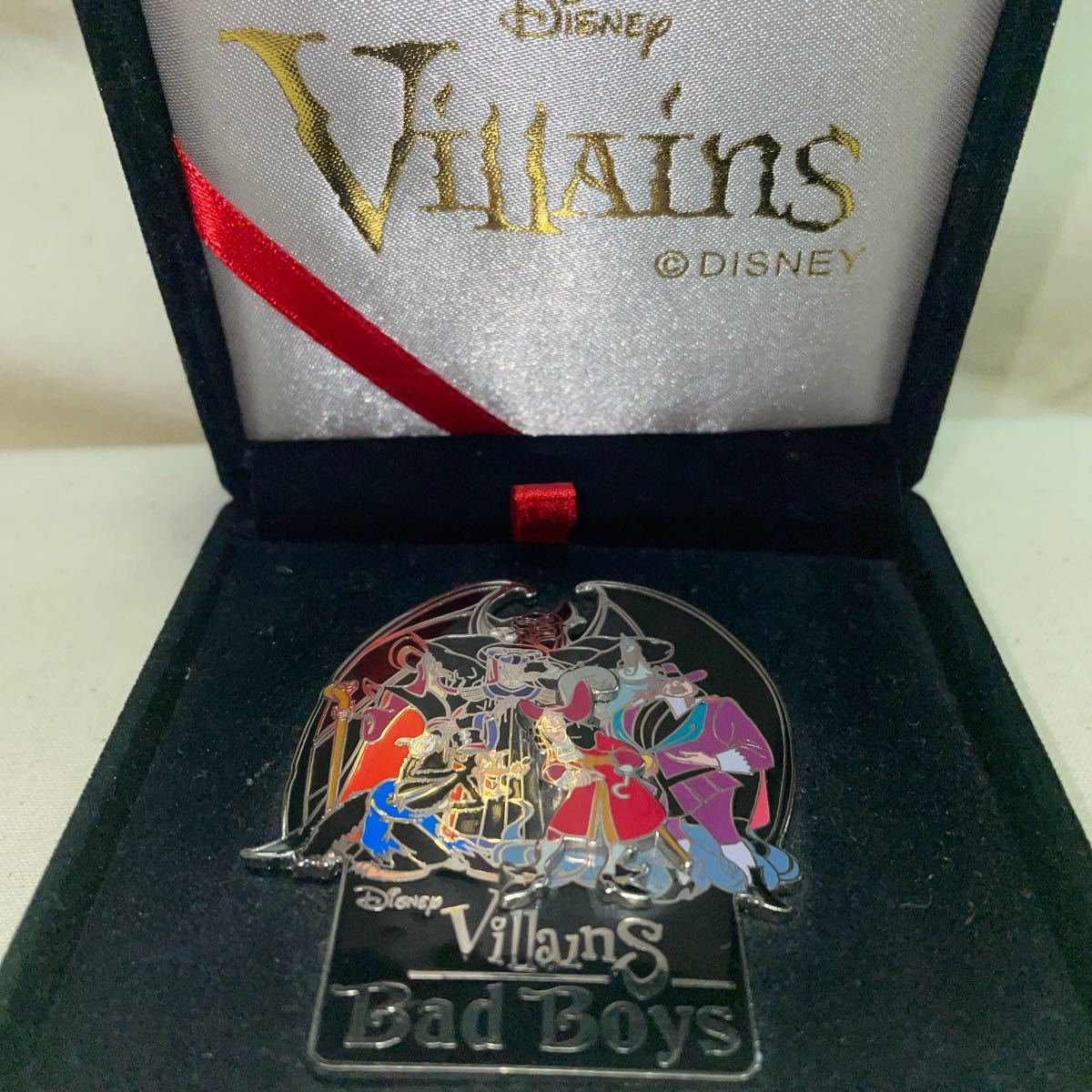 ディズニー villains badboys badgirls dogs cats ピンバッジ ディズニー villains badboys badgirls dogs cats ピンバッジ