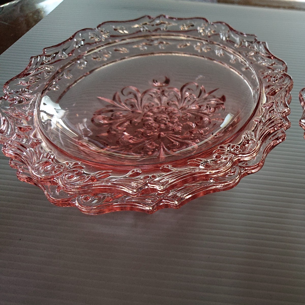 ピンク ガラス皿 3枚 直径約15cm