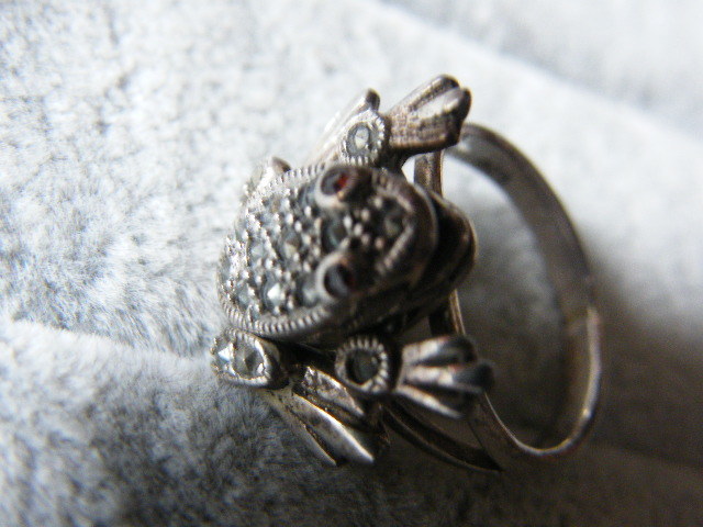 R.6 frog . color stone silver ring #11 stock disposal 