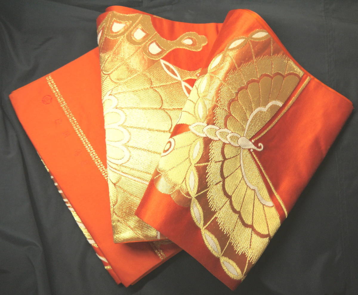 2098★正絹/金赤色に金糸が豪華な蝶が舞う素敵な模様の袋帯★