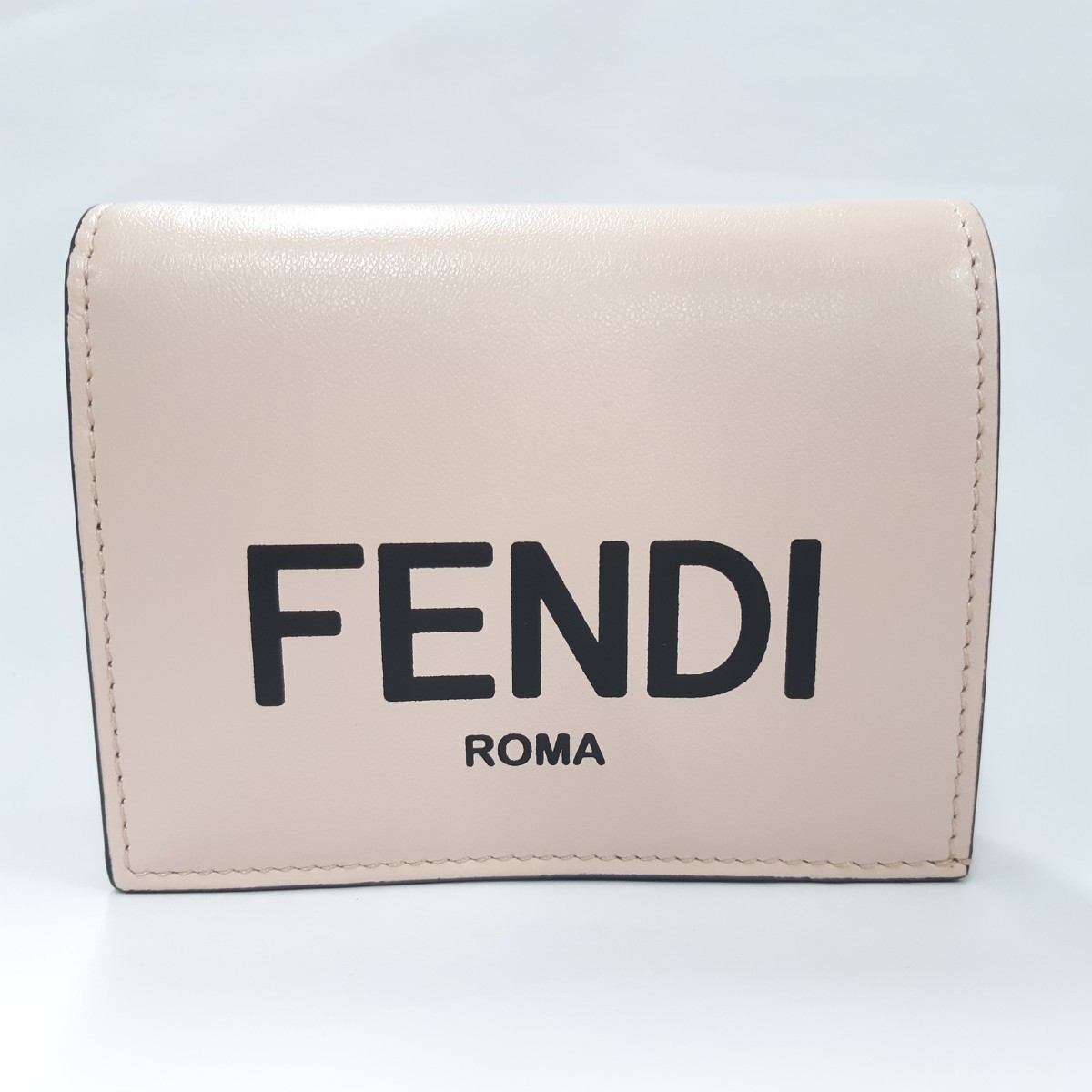 FENDl　スモールウォレット　ミニ財布　二つ折り財布　コンパクトウォレット　ファスナー開閉