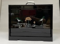 Yahoo!オークション - 仏具 仏器箱 木製 黒塗 3ッ穴 供養 お参り Yahoo!オークション - 仏具 仏器箱 木製 黒塗 3ッ穴 供養 お参り