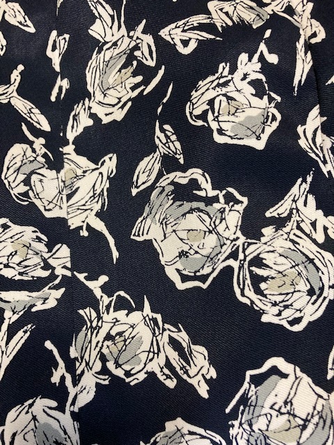 濃紺地にグレーと白の花柄のスカート　Ｌサイズ（USED）_画像5