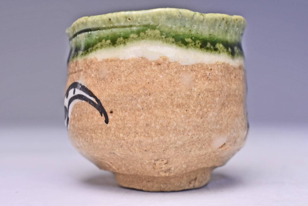 岸本謙仁作 米色瓷 ぐい呑 共箱 共布 略歴付 酒器 岸本謙仁作 米色瓷 ぐい呑 共箱 共布 略歴付 酒器