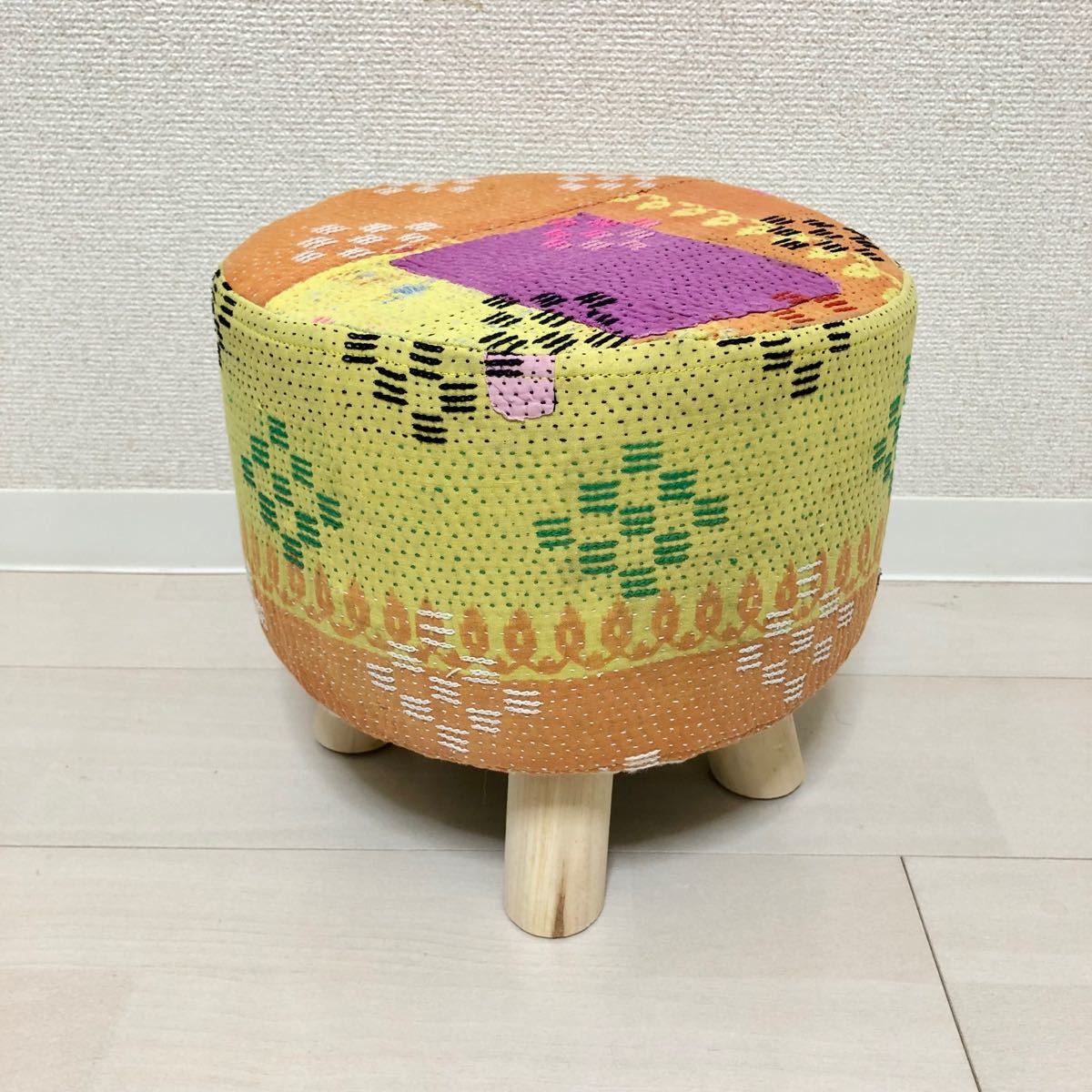 PayPayフリマ|ヴィンテージラリーキルトのスツール 刺し子 エスニック リメイク ハンドメイド 椅子 足置き 脚立 カバー 襤褸 古布 PayPayフリマ|ヴィンテージラリーキルトのスツール 刺し子 エスニック リメイク ハンドメイド 椅子 足置き 脚立 カバー 襤褸 古布