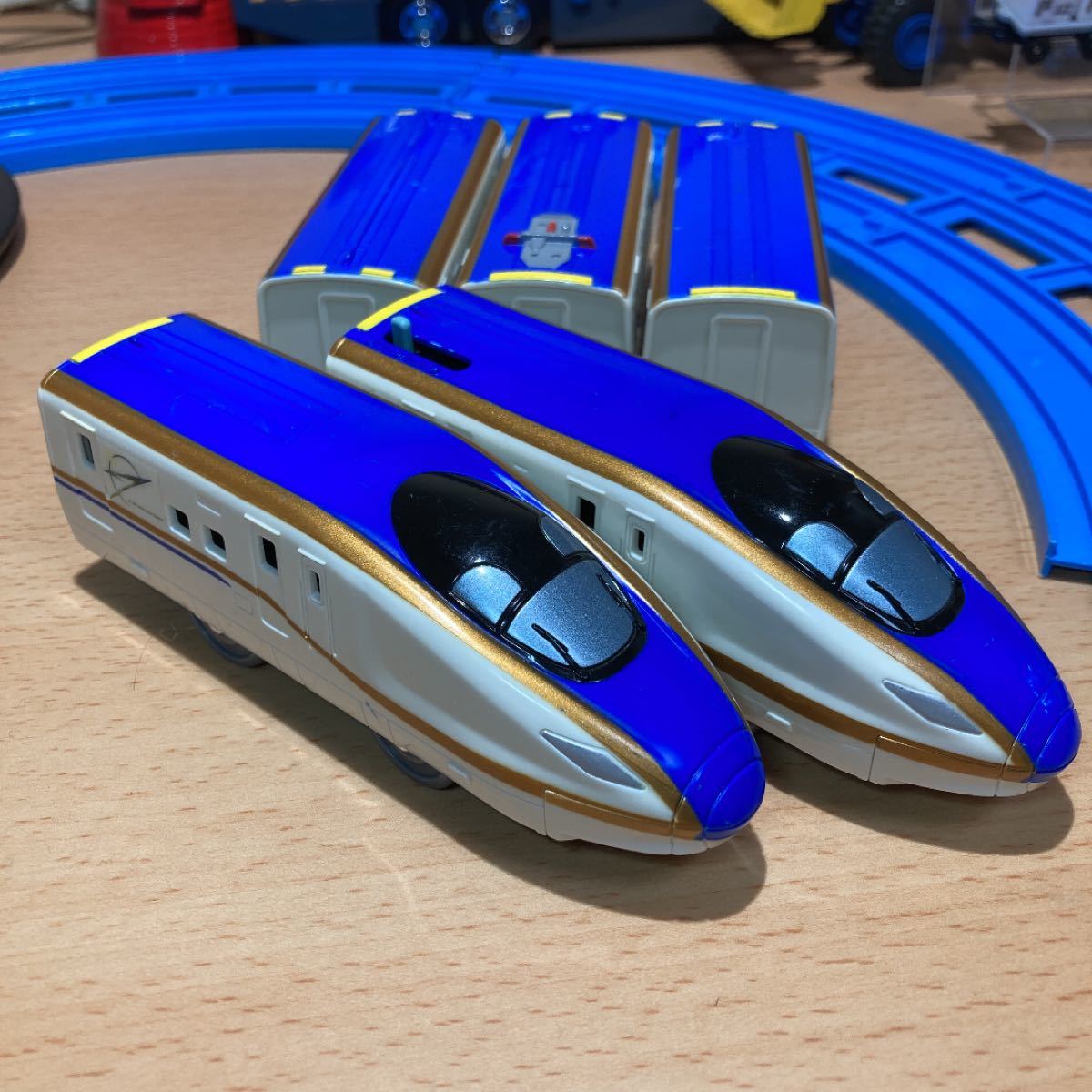 プラレール E7系 北陸新幹線 いっぱいつなごうかがやき 5両編成 プラレール E7系 北陸新幹線 いっぱいつなごうかがやき 5両編成