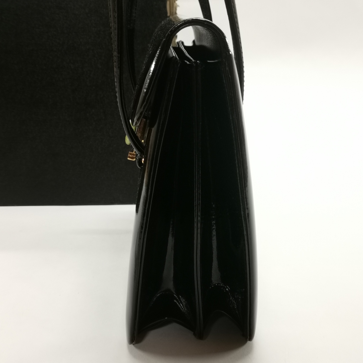マルウ フォーマル ハンドバッグ エナメルレザー 入学式 卒業式 黒 ブラック 縦幅20cm 横幅22cm マチ7.5cm #8059(皮革製)|売買されたオークション情報、yahooの商品情報をアーカイブ公開 - オークファン(aucfan.com) マルウ フォーマル ハンドバッグ エナメルレザー 入学式 卒業式 黒 ブラック 縦幅20cm 横幅22cm マチ7.5cm #8059(皮革製)|売買されたオークション情報、yahooの商品情報をアーカイブ公開 - オークファン(aucfan.com)