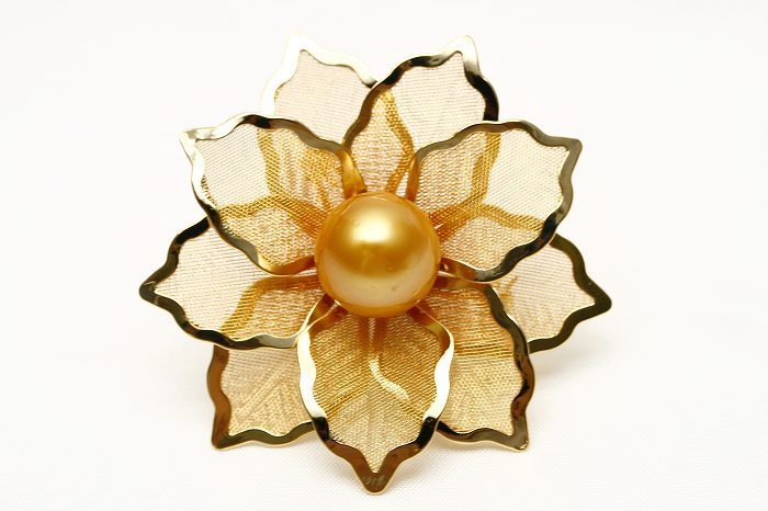 結婚祝い 南洋白蝶真珠パールブローチ 13mm ナチュラルゴールドカラー