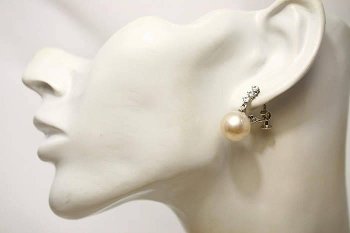  south . White Butterfly pearl pearl screw spring type design bla earrings 12mm white color silver made / Cubic Zirconia 