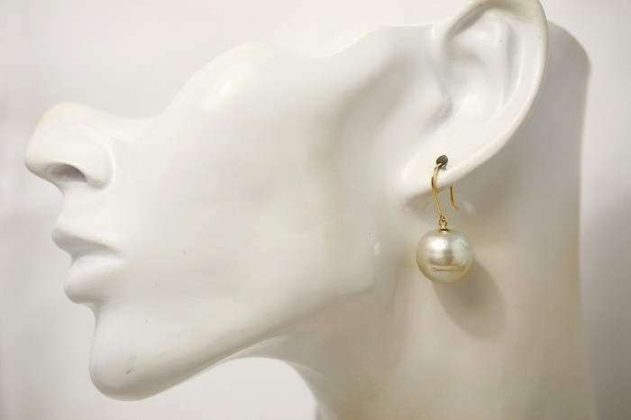 south . White Butterfly pearl pearl hook earrings 13mm multicolor K18 made 