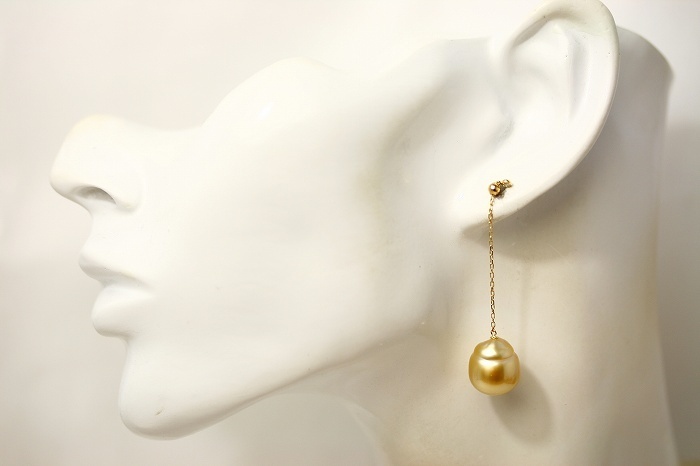  south . White Butterfly pearl pearl design bla earrings 11mm natural Gold color K18 made /D0.04ct