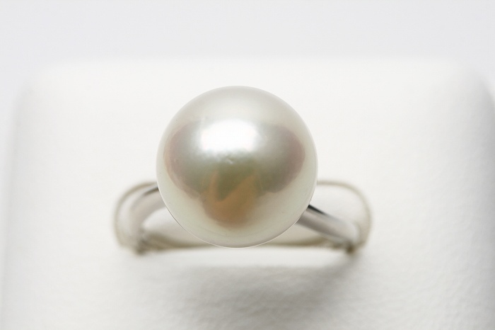  south . White Butterfly pearl pearl ring [ ring ] 12mm white pink color K18WG made 