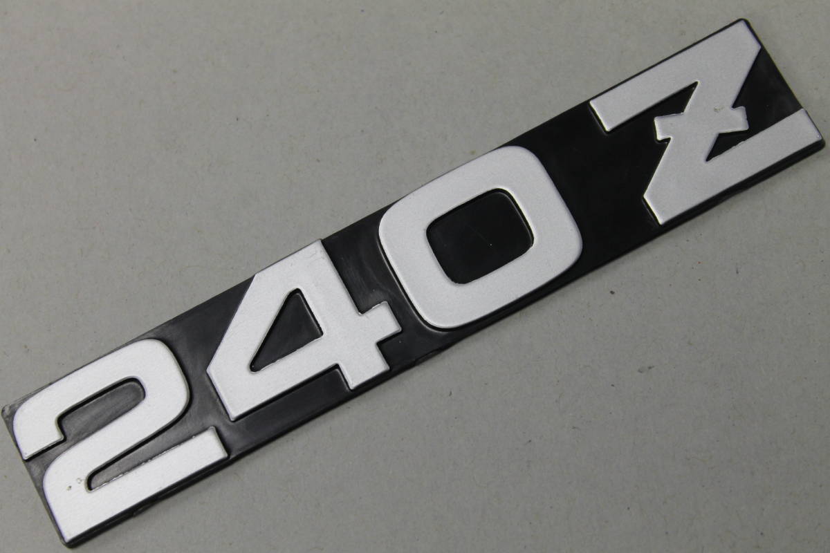 USAエンブレム DATSUN 240Z シルバーペイント 新品 日産 ダットサン US社外 21×114ｍｍ_画像1