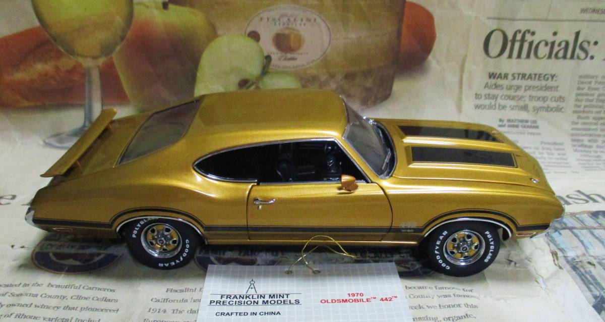 * out of print * Franklin Mint *1/24*1970 Oldsmobile 442 Hardtopnageto Gold 