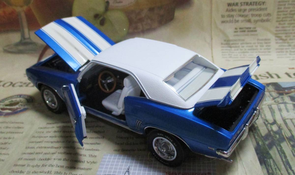★絶版*2500台限定*フランクリンミント*1/24*1969 Chevrolet Camaro Z/28 Hardtop Coupe ルマンズブルー_画像2