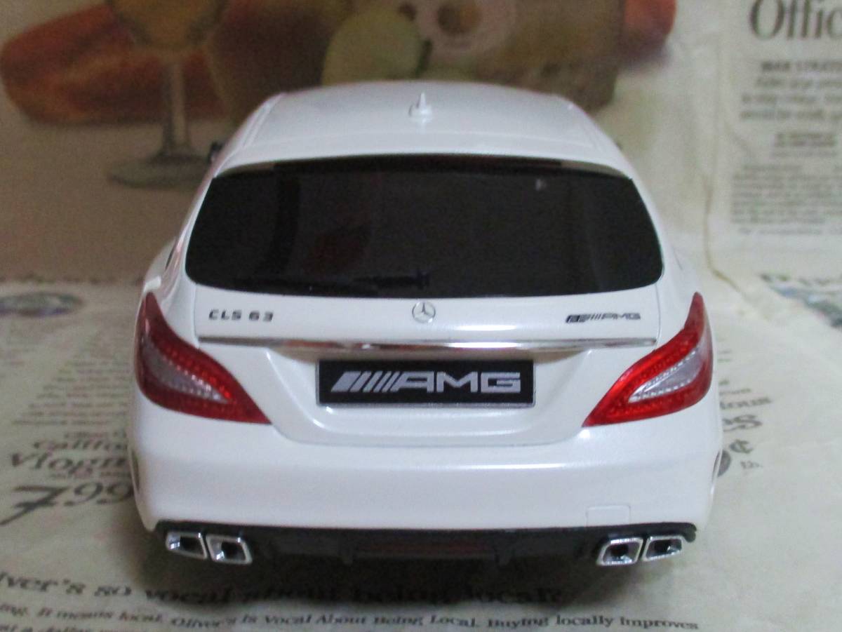 ☆レア*ディーラー限定*GT Spirit*1/18*Mercedes-Benz CLS63 AMG ダイヤモンドホワイト_画像4