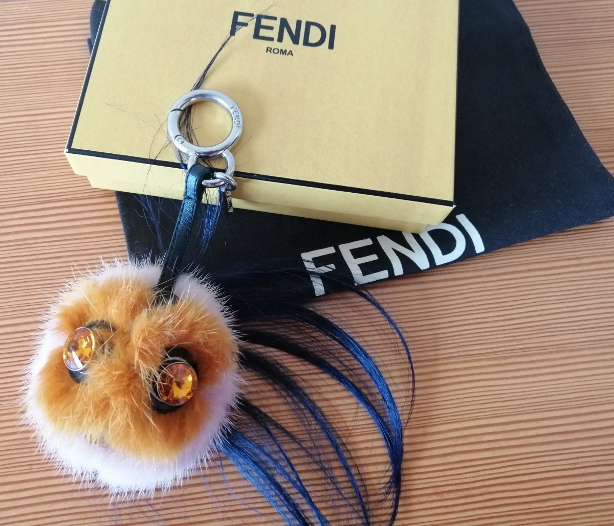 柔らかな質感の FENDI キーホルダー モンスターチャーム フェンディ