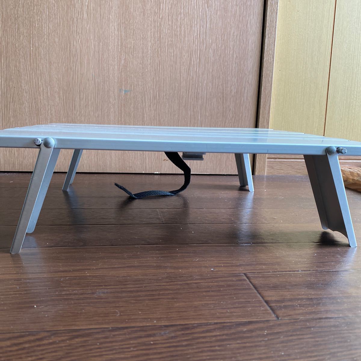 ミニローテーブル　折り畳み　アウトドア用品　コンパクトテーブル