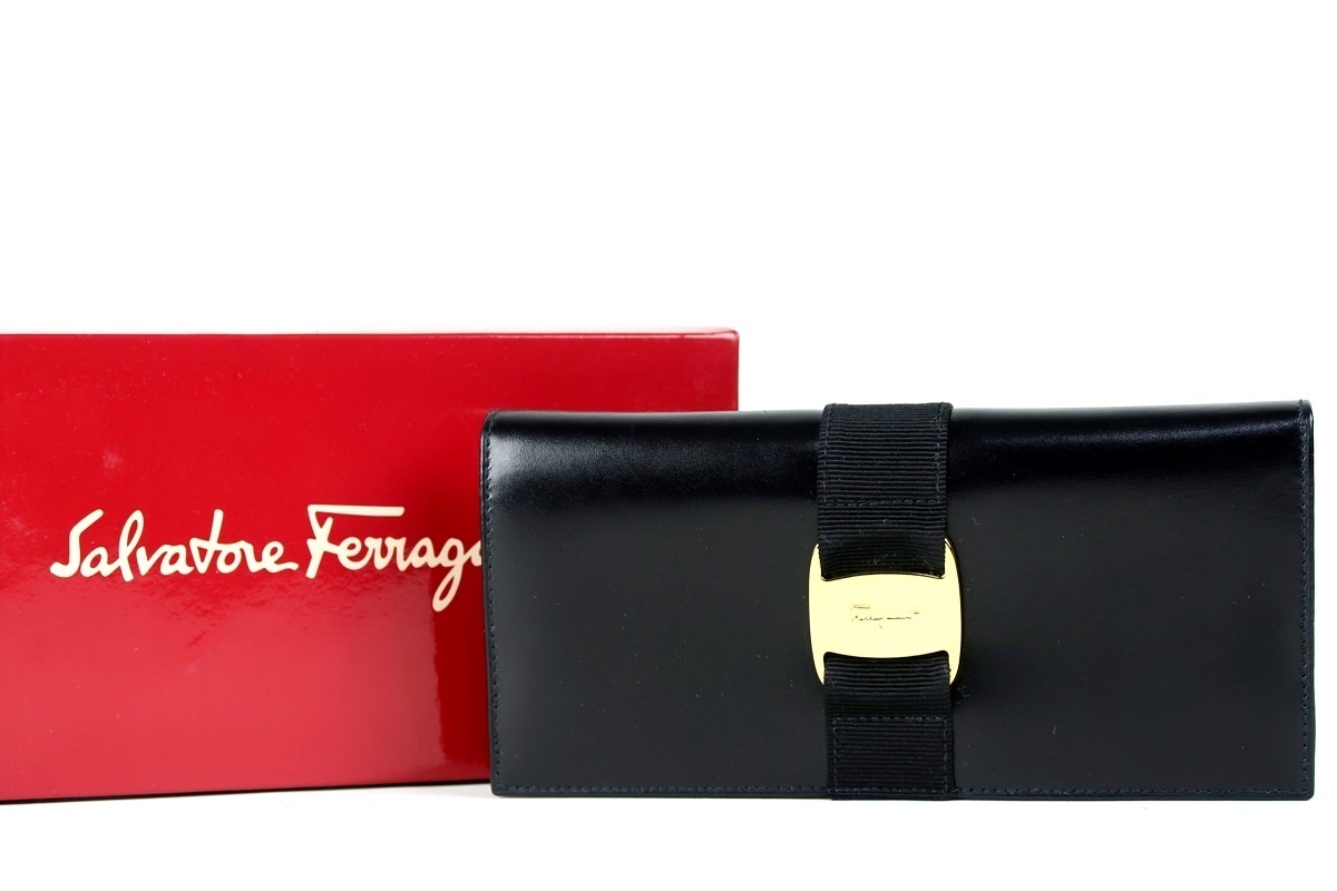 【新品同様・未使用】Ferragamo フェラガモ ヴァラ 二つ折り長財布 ブラック×ゴールド金具【IB29】