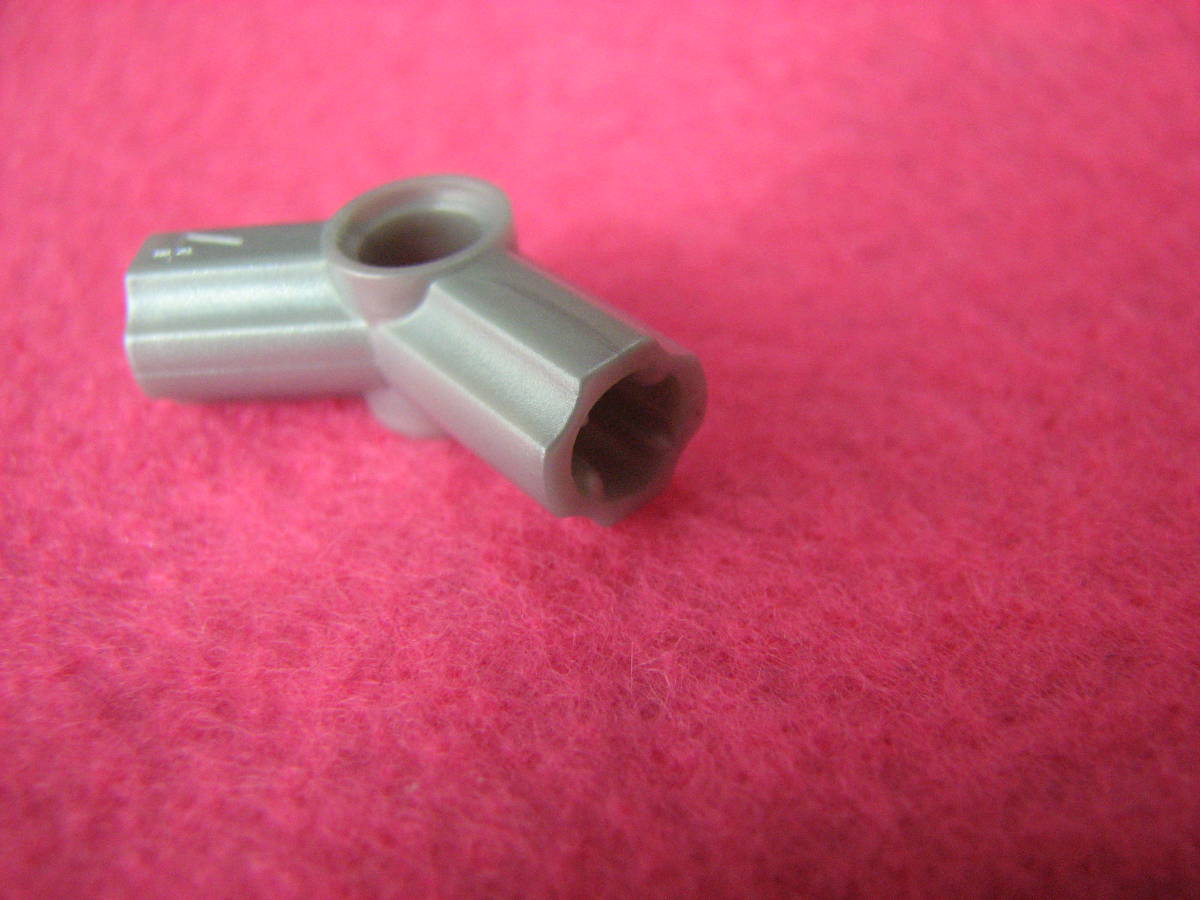 * Lego -LEGO*32192* technique * angle connector N4* silver ash *USED*angle connector* axle *4* pin connector. angle *#4-135 times 