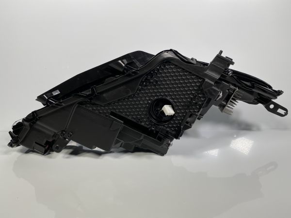 人気特価激安 中古部品 ハリアー AXUH80 右ヘッドランプ trumbullcampbell.com
