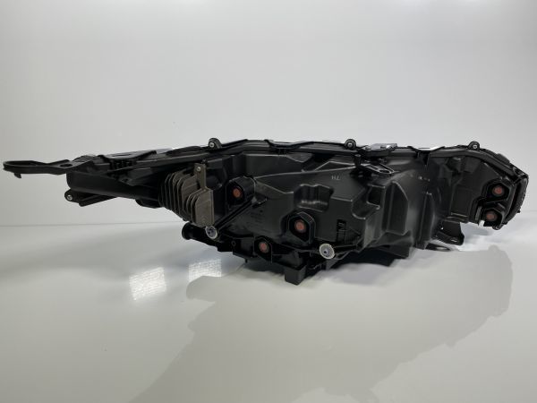 人気特価激安 中古部品 ハリアー AXUH80 右ヘッドランプ trumbullcampbell.com