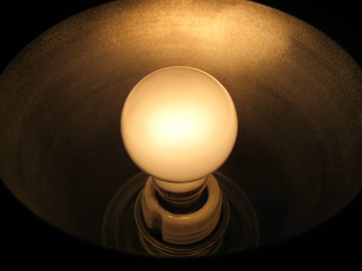 ＜卓上白熱灯照明器具フレキシブルロングアームUSEDライトスタンド＞_25W白熱球点灯時