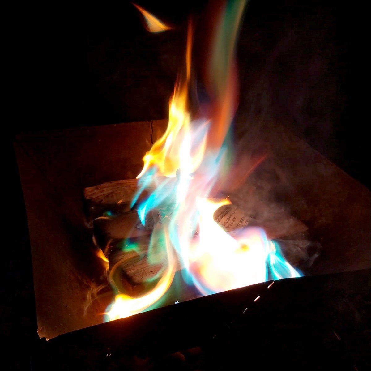 カラーフレイム 25g 8個入り 炎の色がカラフルに! 魔法の粉 焚き火 焚き火台
