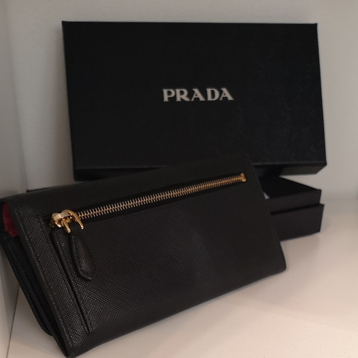 PRADA　未使用カードケース付き　長財布　サフィアーノレザー　1MH132　MADE IN ITALY