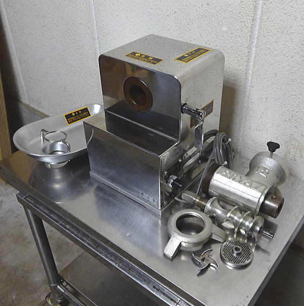 中古 業務用 ROYAL ローヤル ロイヤル 飯塚工業 電気100V仕様 電動 ミートチョッパー VR-250型 ミンチ 挽肉機 作動良好 現状品 傷汚有_画像3