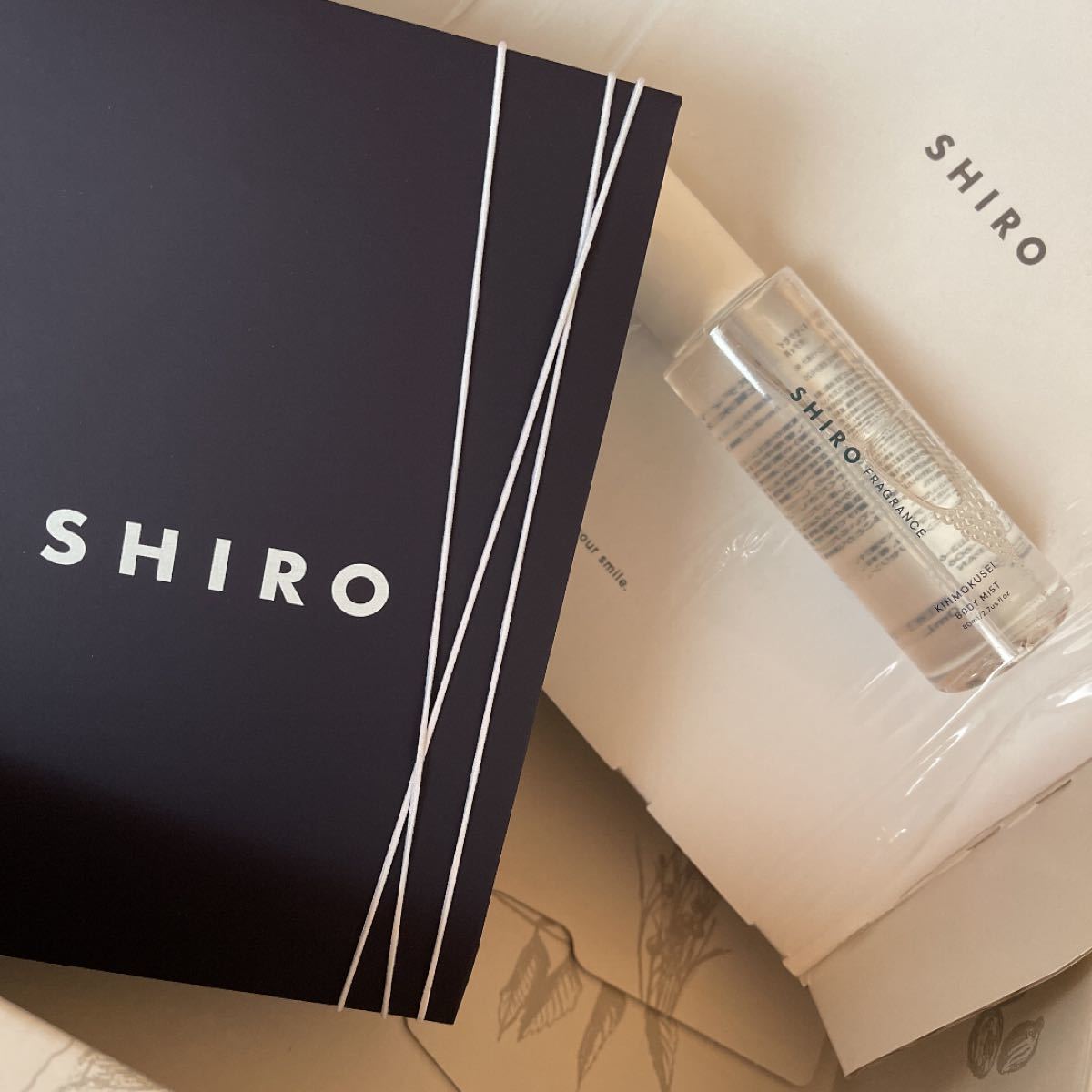 PayPayフリマ|SHIRO シロ キンモクセイ 金木犀 ボディミスト ラッピング箱付き 80ml 2021年秋 期間限定 完売品 PayPayフリマ|SHIRO シロ キンモクセイ 金木犀 ボディミスト ラッピング箱付き 80ml 2021年秋 期間限定 完売品