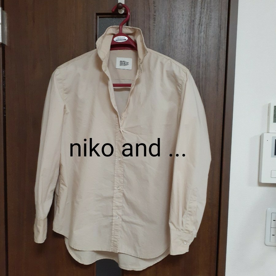 niko and ...　ニコアンド　3  ベージュシャツ