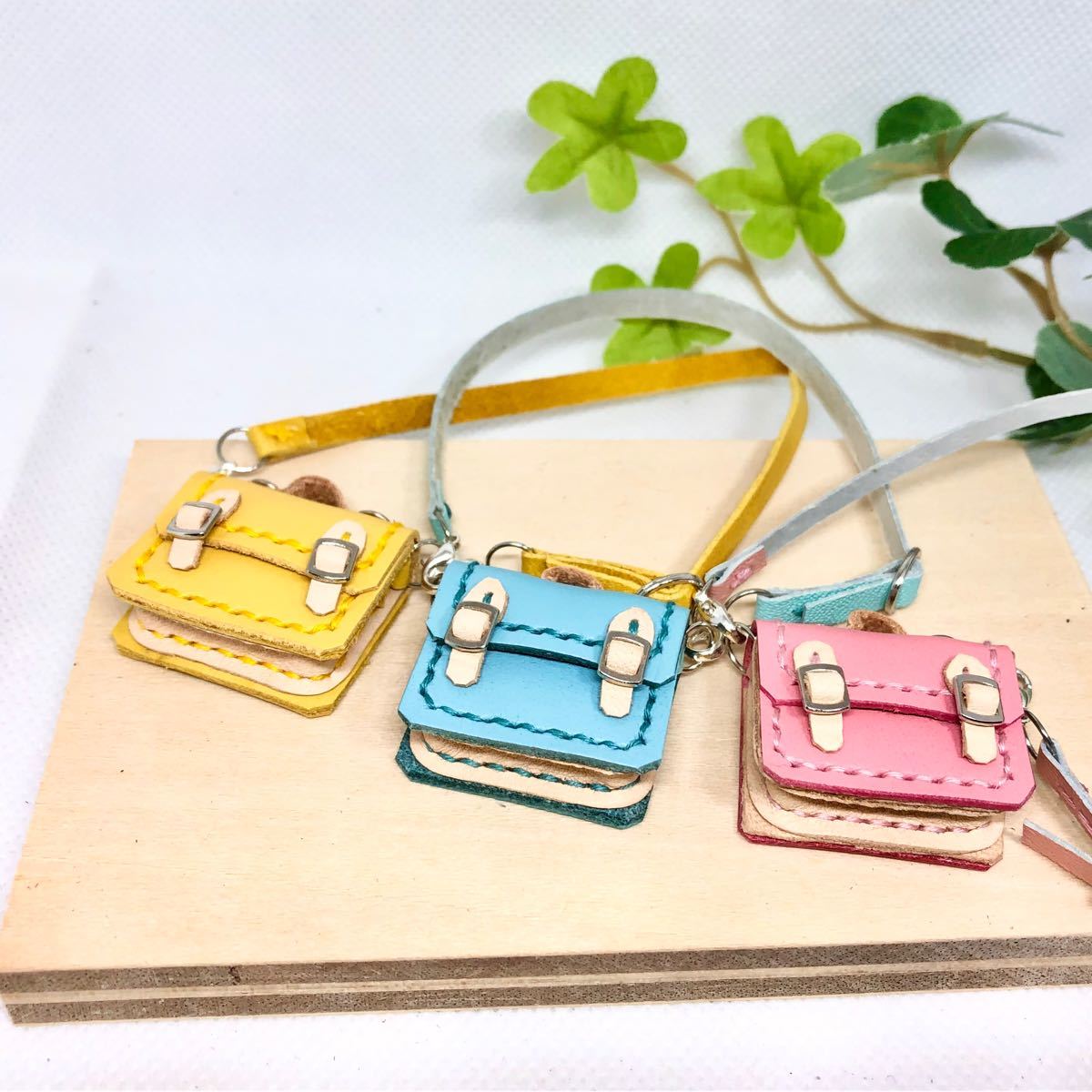 革細工　かばん　調整紐　3センチ　一つ　miniature bag.